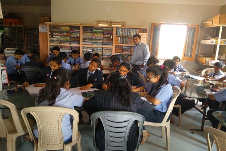Smt Shardaben Raman Bhai Patel English Med School-Library
