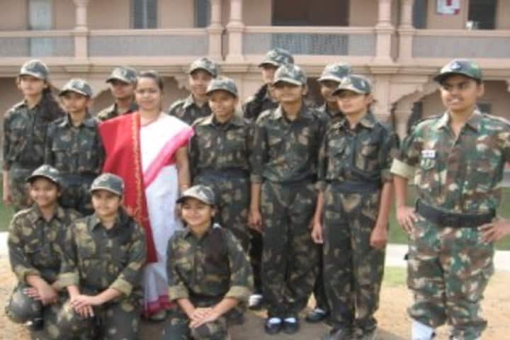 Smt Shardaben Raman Bhai Patel English Med School-Independence Day