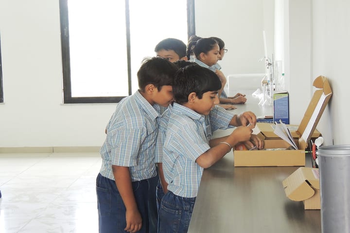 Zebar School For Children-Physics Lab
