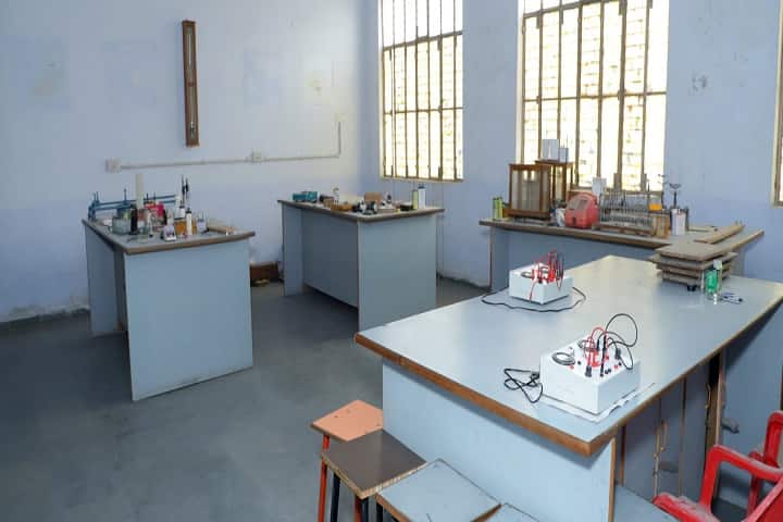 A P Garg Public School-Physics Lab