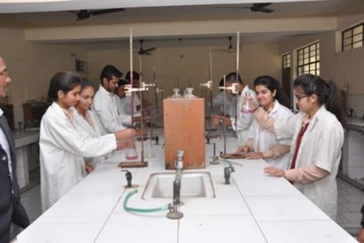 Aggarwal Public School-Chemistry Lab