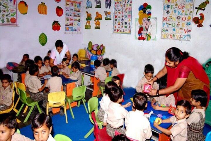 Aryavart Senior Secondary School-play group
