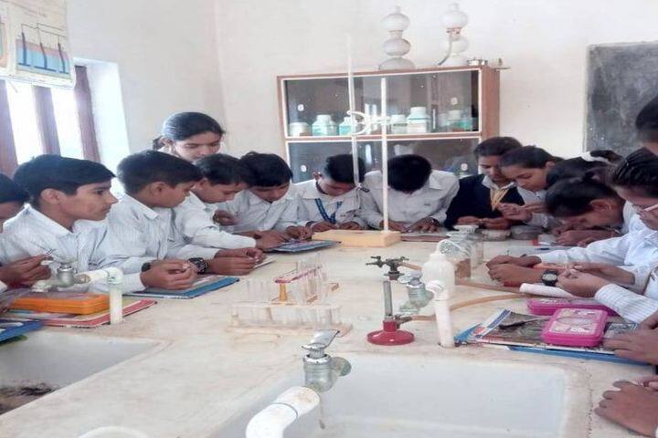 B R Gyan Deep Senior Secondary School-Chemistry Lab