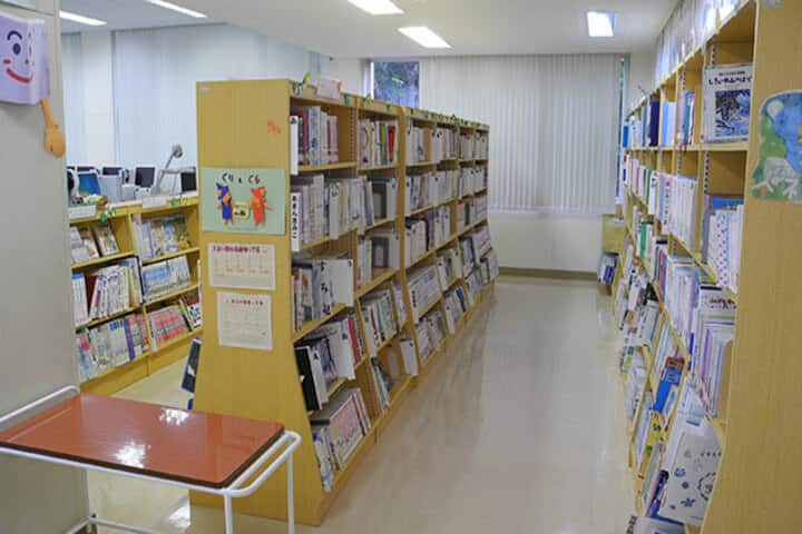 B R Public School-Library