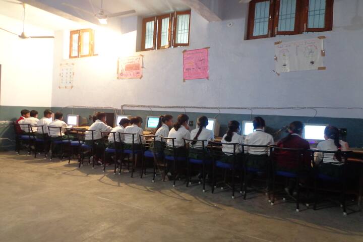 C R Public School-Computer Lab