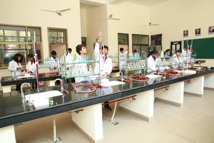 DAV Public School-Chemistry Lab