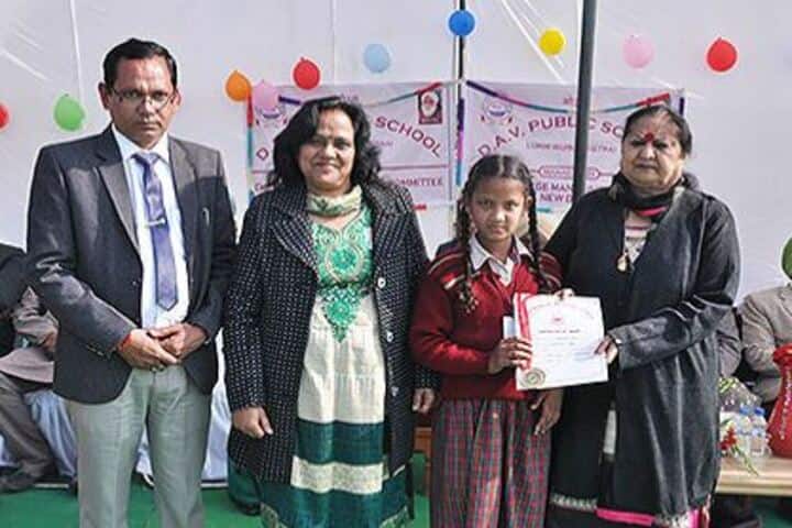Dav Public School-Certificate Distribution