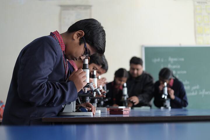 Dc Model High School-Biology Lab