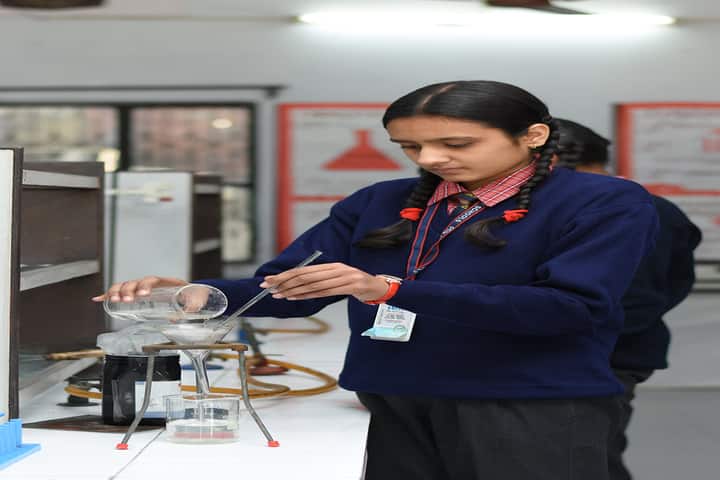 Dc Model High School-Chemistry Lab