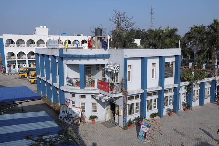Dc Model High School-School Building
