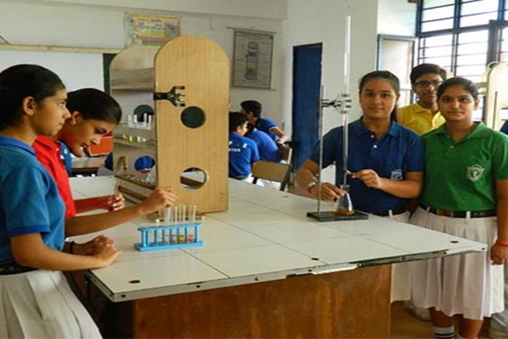 Delhi Public School-Chemistry Lab