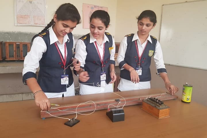 Doon International School-Physics Lab