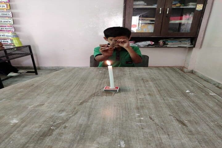 E Max International School-Physics Lab
