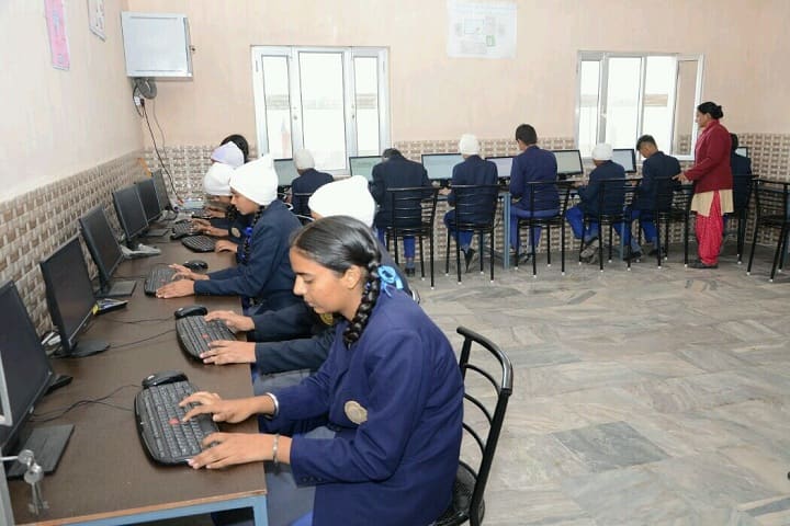 Future Diamonds Public School-Computer Lab