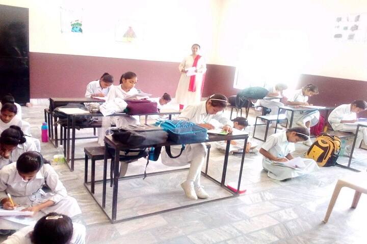Geeta Senior Secondary School-Classroom with students
