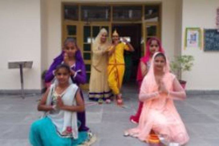 Gilly Mundy Memorial Community School-Fancy Dress