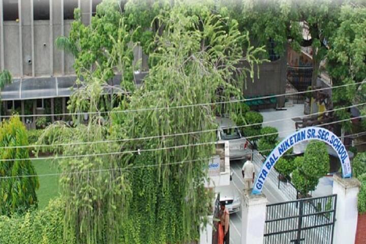 Gita Bal Niketan Senior Secondary School-Campus-View Entrance