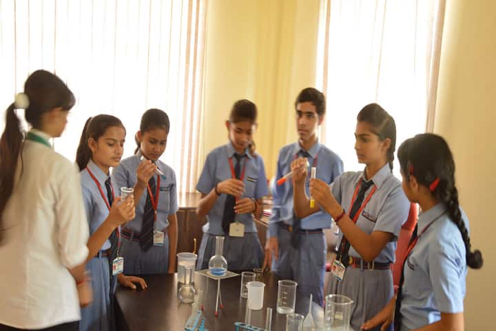 Greenfields Publc School-Lab
