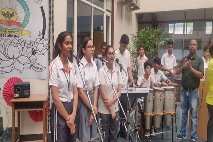 Greenwood Public School-students singing