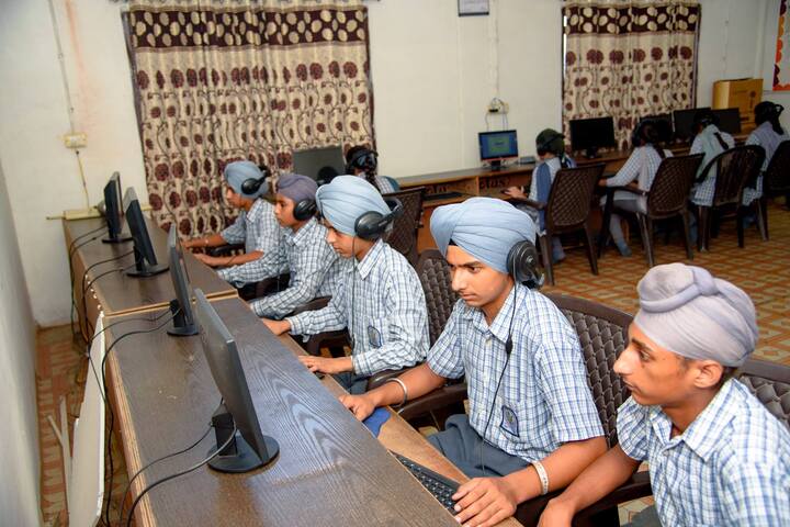 Guru Nanak Academy-Computer lab