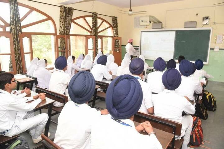 Guru Nanak Dev Academy-Classroom