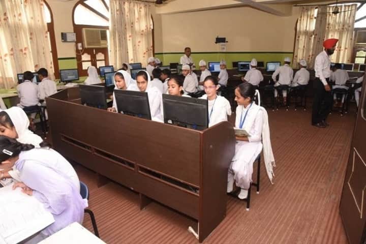 Guru Nanak Dev Academy-Computer Lab