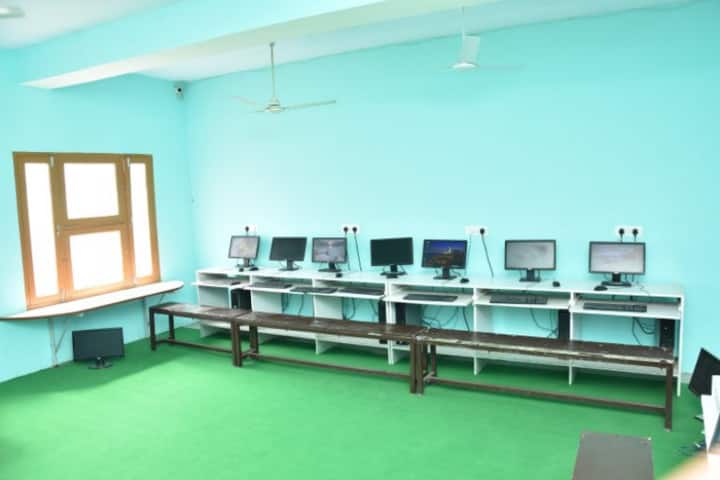 Guru Nanak Public School-Computer Lab