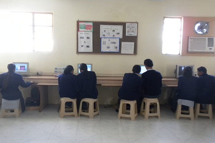 Guru Teg Bahadur Public School-Computer Lab