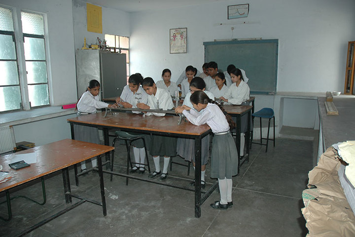 Guru Teg Bahadur Public School-Physics Lab
