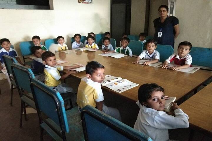 H D Senior Secondary Public School-Library