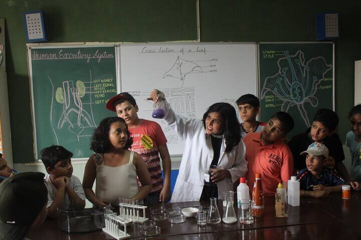 Hallmark Public School-Lab