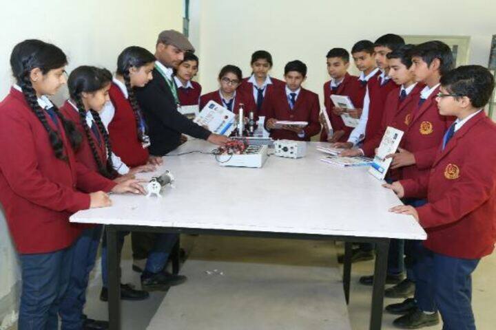 Hindu Public School-Lab