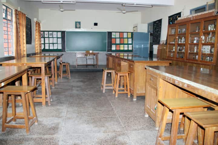 Holy Child Senior Secondary School-Biology Lab
