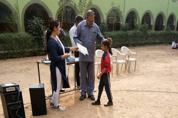 Inderprastha Senior Secondary School-Prize Distribution