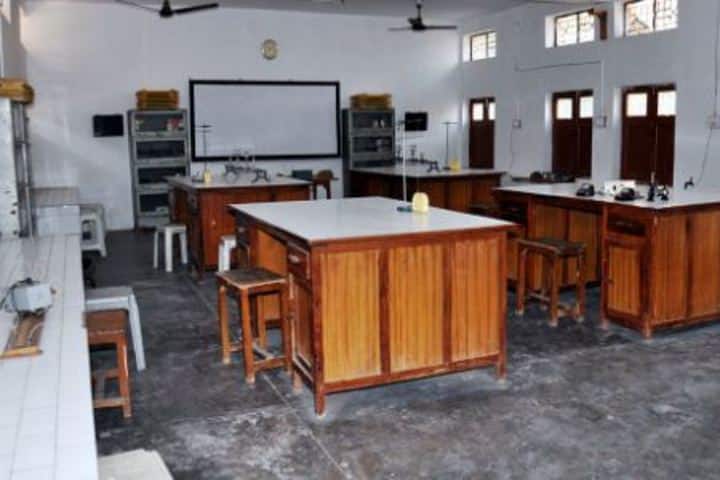 K L Mehta Dayanand Public Senior Secondary School-Physics Lab