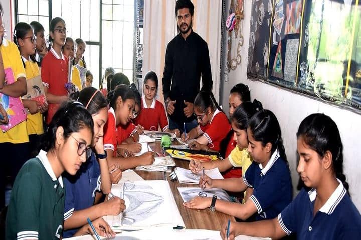 Kohinoor International Academy-Art and Craft