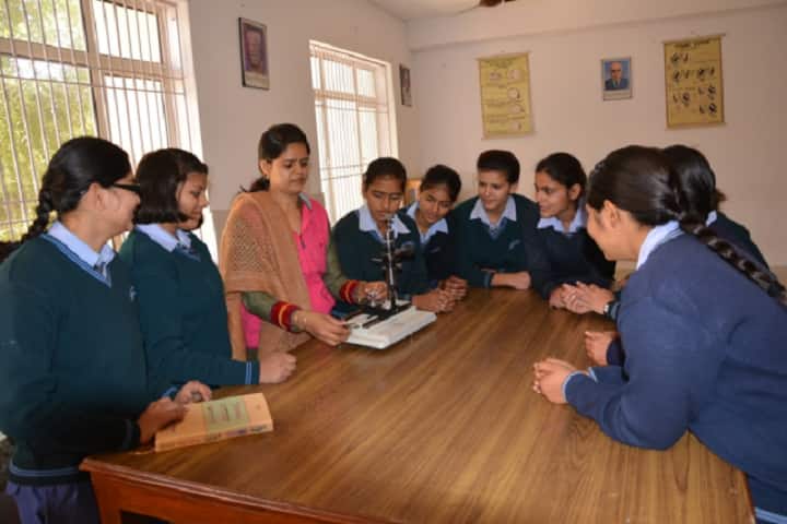 Manohar Lal Saraf Dav Public School-Laboratory