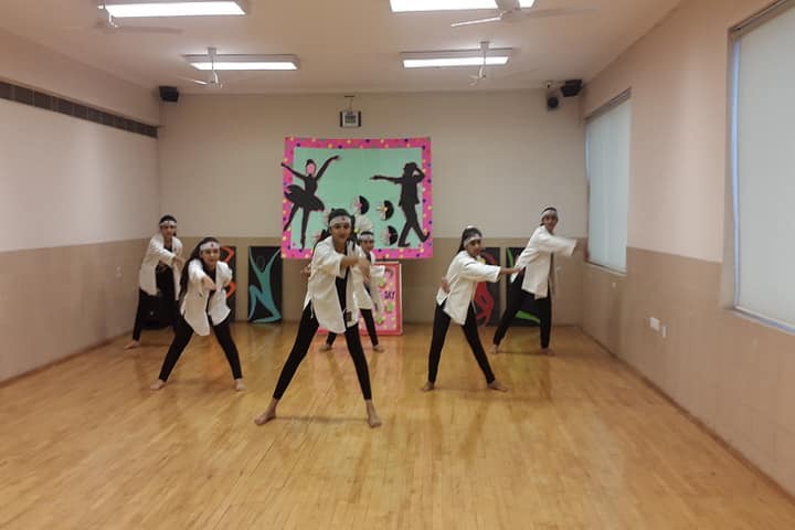 Meenakshi Public School-International Dance Day