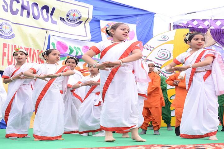 Model School Kalanaur-Dance