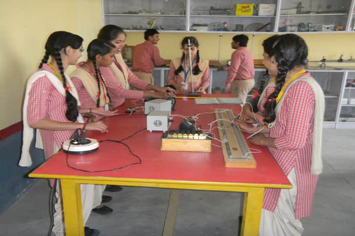 Navyug Senior Secondary School-Lab
