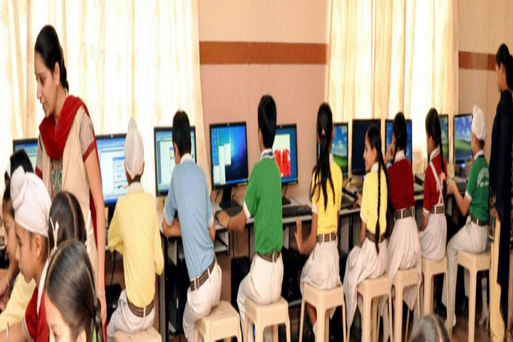 New Happy Public School Bilaspur-Computer Lab
