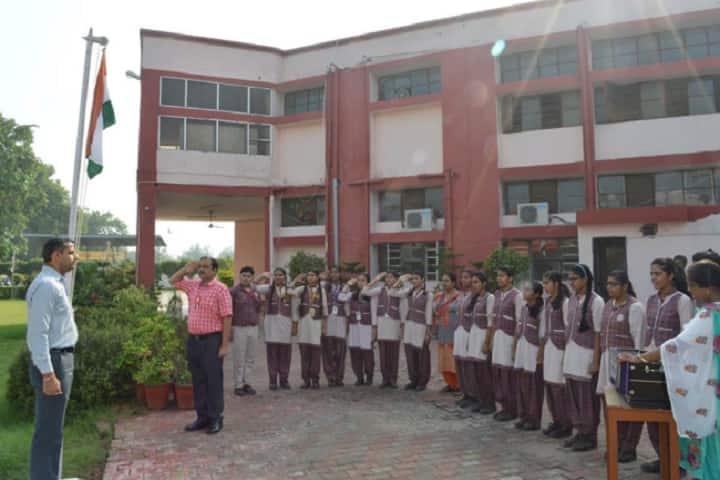 Police Dav Public School-Independence Day Flag Hosting