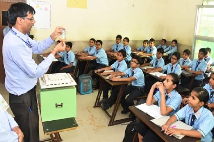 S D Senior Secondary School-Smart Classes