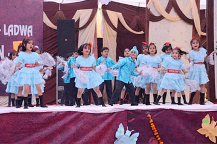 Sant Nischal Singh Public School-Dancing Activity