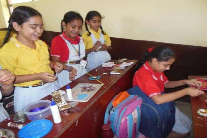 Sant Nischal Singh Public School-Rakhi Making Activity