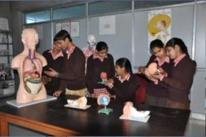 Saraswati Vidya Mandir Senior Secondary School-Biology Lab