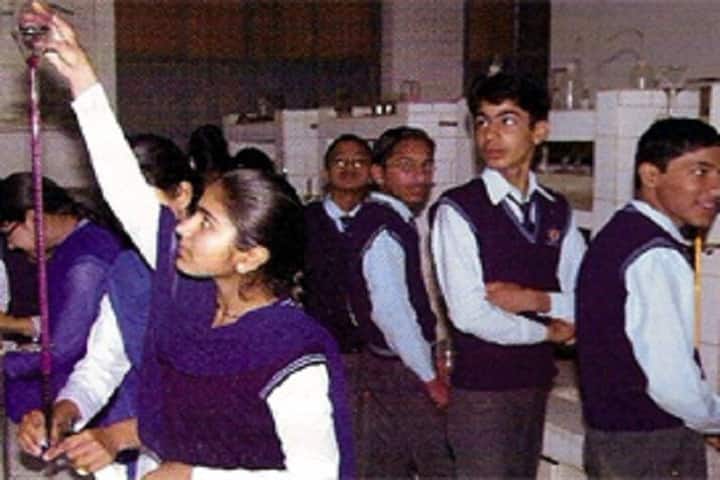 Satyanand Public School-Chemistry Lab