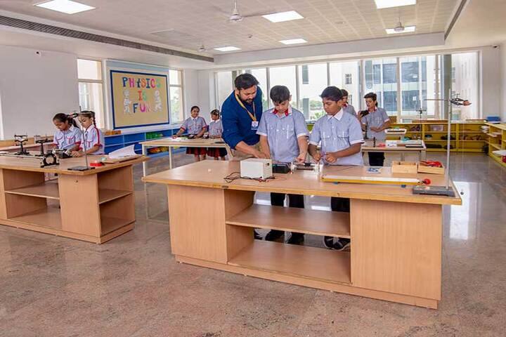 SCJ World Academy-Physics Lab