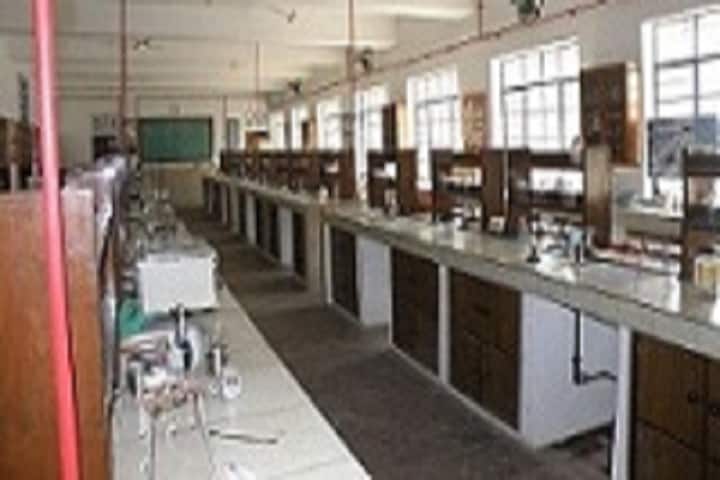 Shree Tyagi Modern Public School-Chemistry Lab
