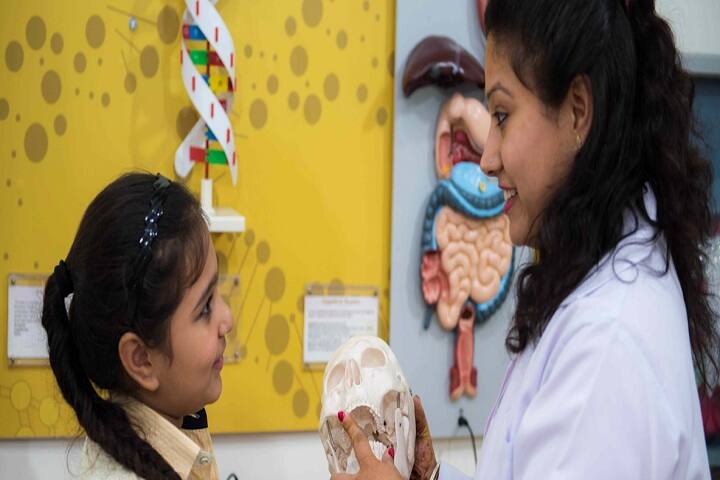 Shreejee International School-Science Lab